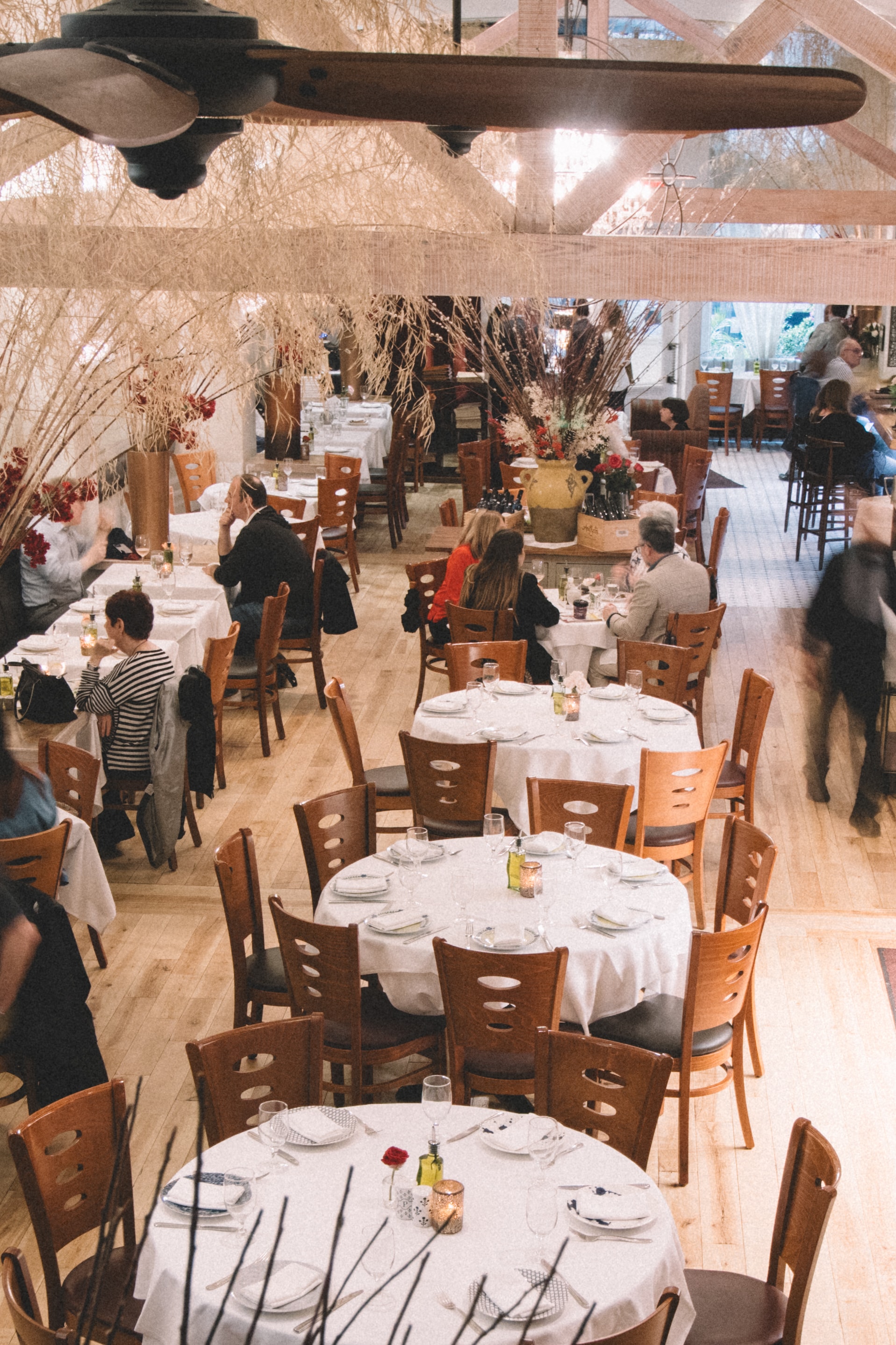 Kellari Taverna dining room